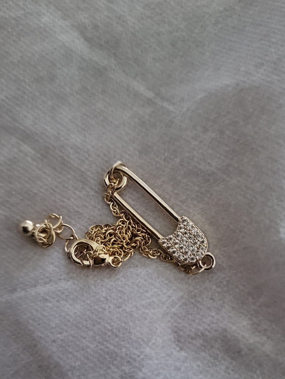 NWT Gold Tone Cubic Zirconia Safety Pin Chain Bracelet - Picture 2 of 5